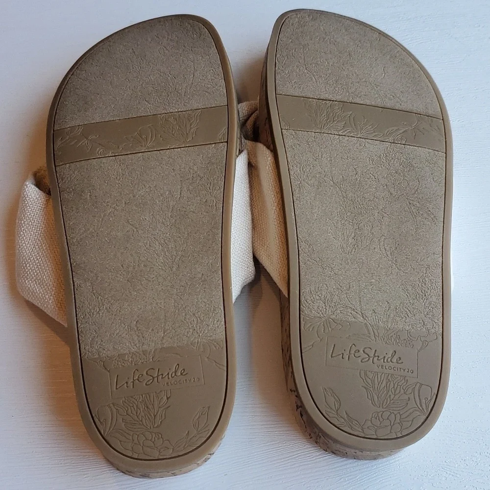 Life Stride Velocity 2.0 Cream Happy Sandals 10 Wide NWT